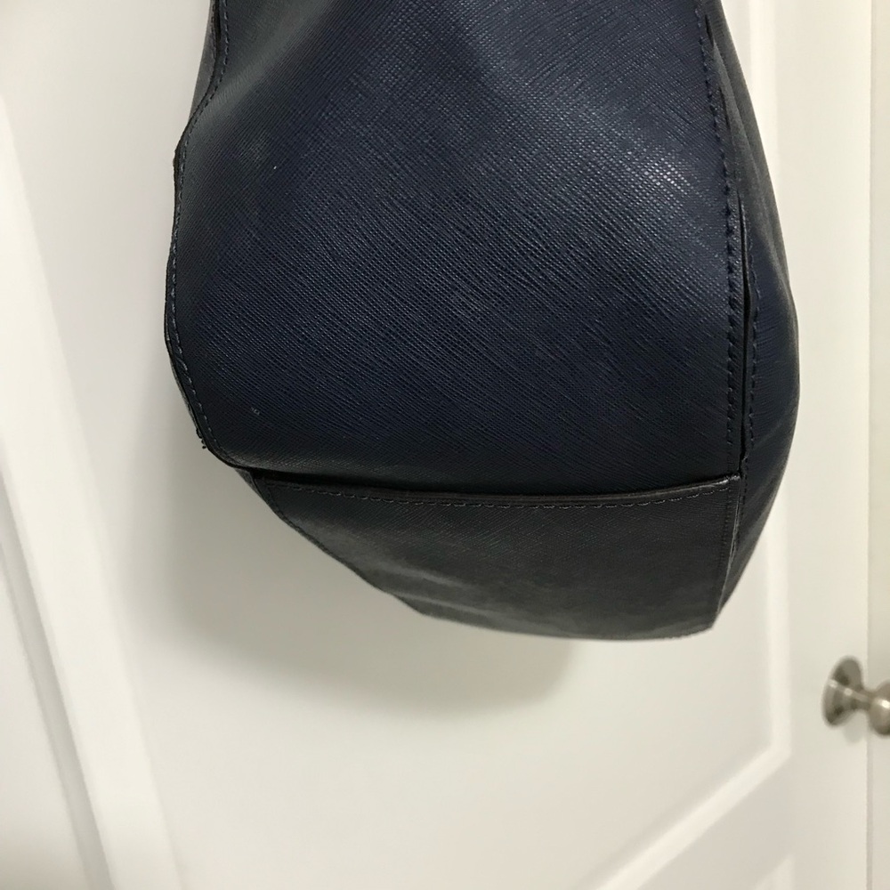Michael Kors Lily Navy Blue Saffiano Leather Hobo Shoulder Bag EUC - Picture 3 of 6